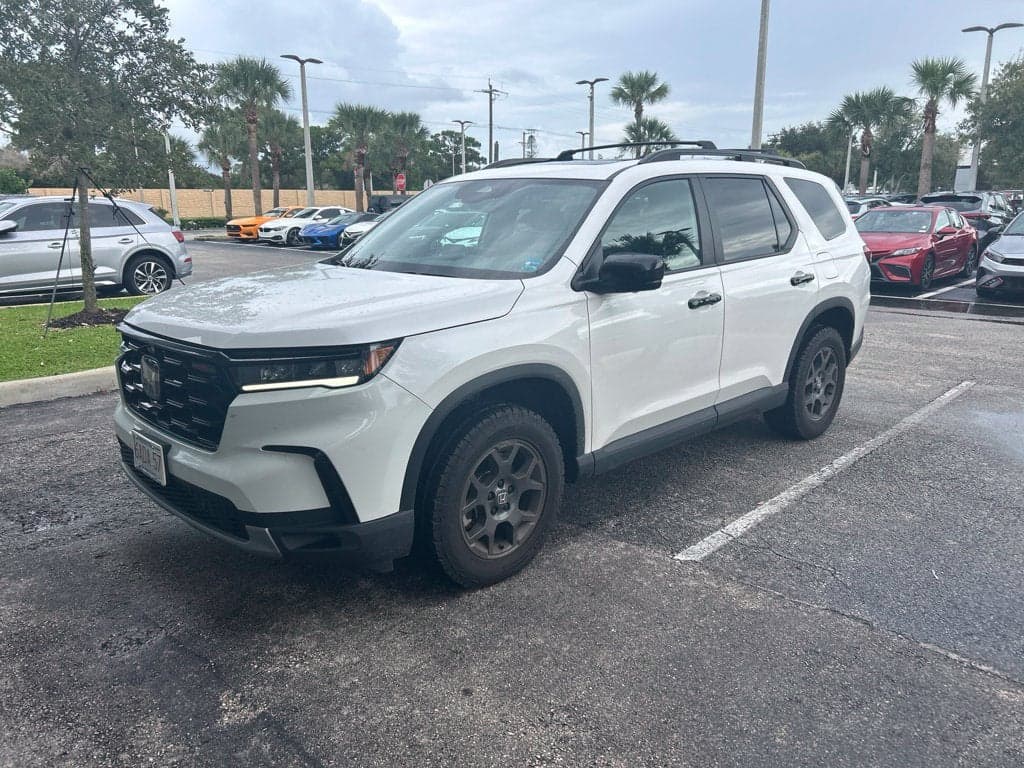 2025 Honda Pilot TrailSport — photo 1 of 6
