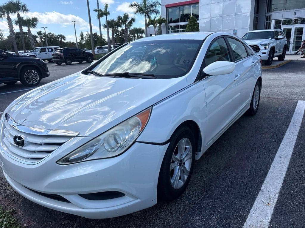 2011 Hyundai Sonata GLS — photo 1 of 5