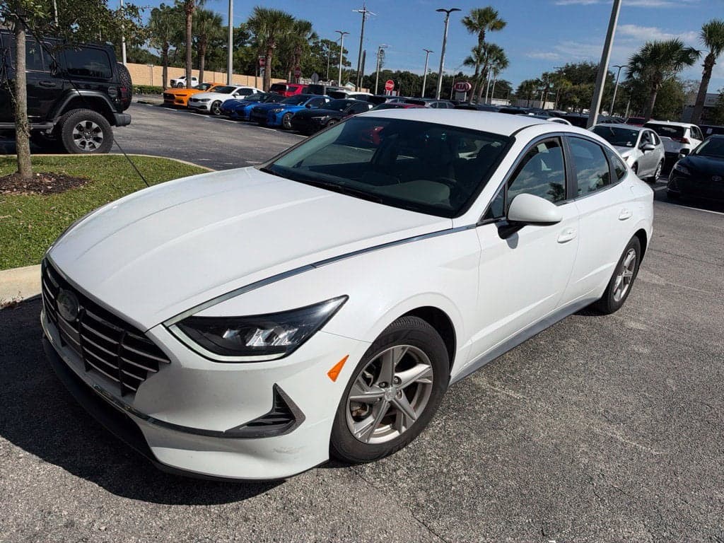 2021 Hyundai Sonata SE — photo 1 of 8