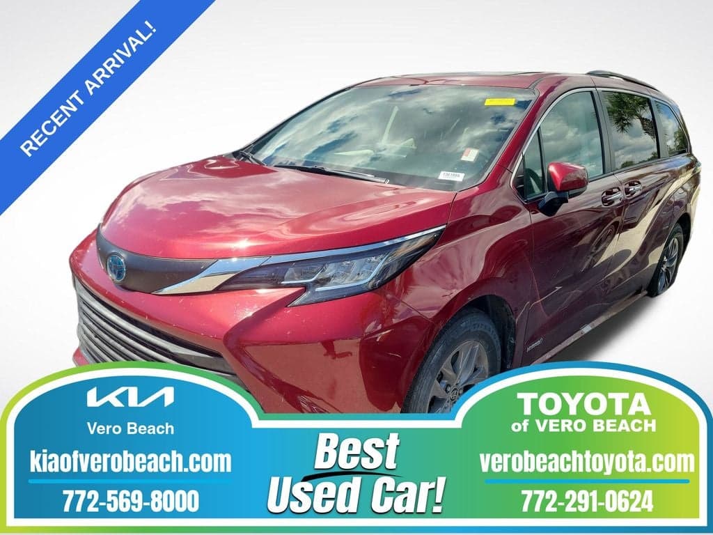 2021 Toyota Sienna XLE — photo 1 of 17