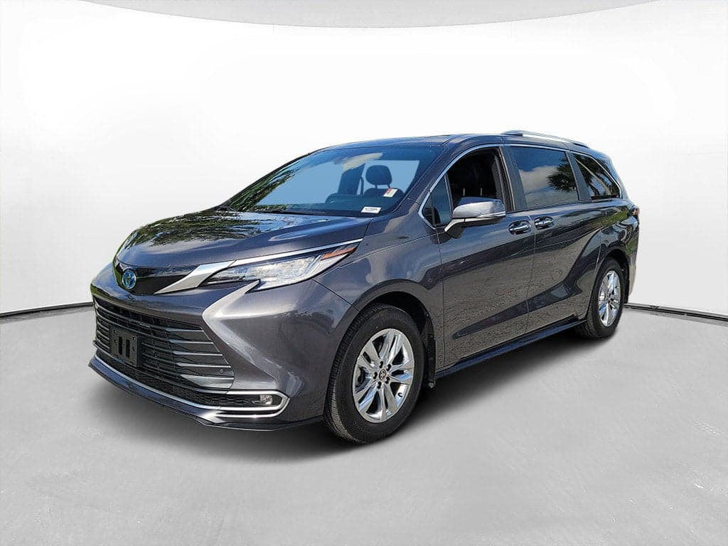 2025 Toyota Sienna Limited — photo 1 of 5
