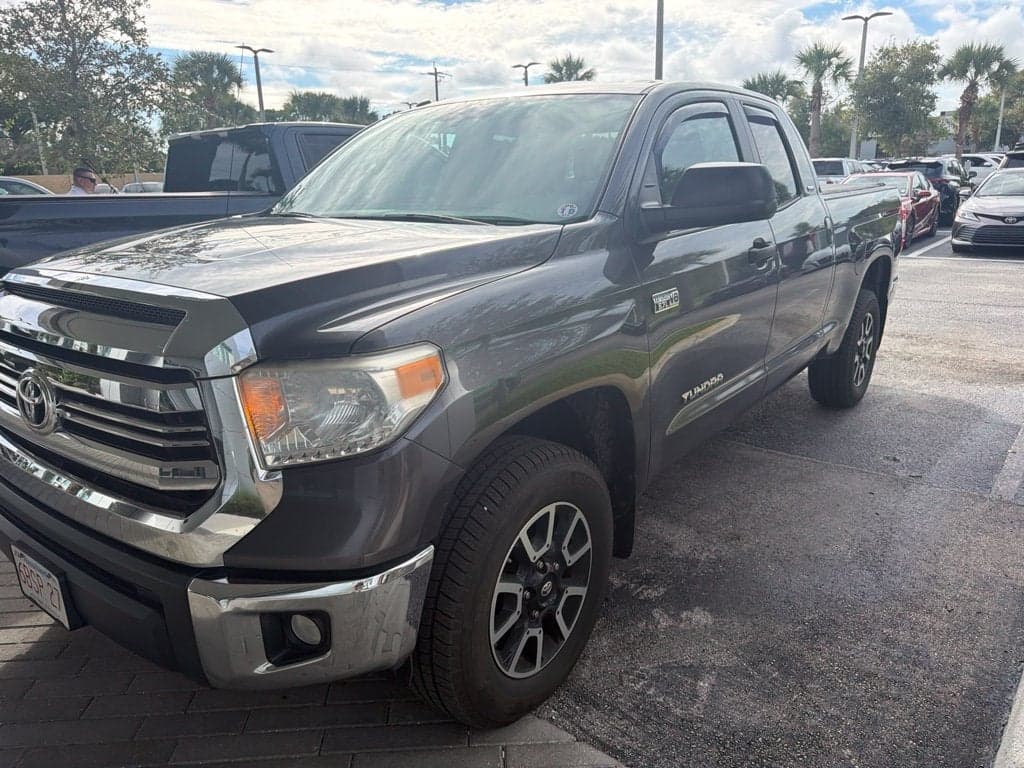 2017 Toyota Tundra 4WD SR5 — photo 1 of 5