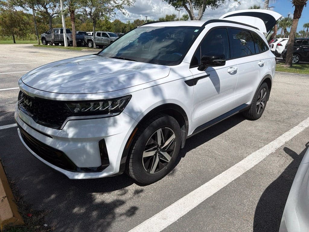 2022 Kia Sorento S — photo 1 of 5