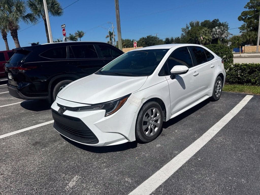 2025 Toyota Corolla LE — photo 1 of 6