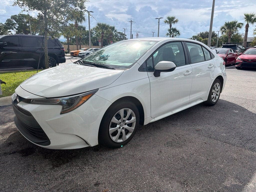 2024 Toyota Corolla LE — photo 1 of 6