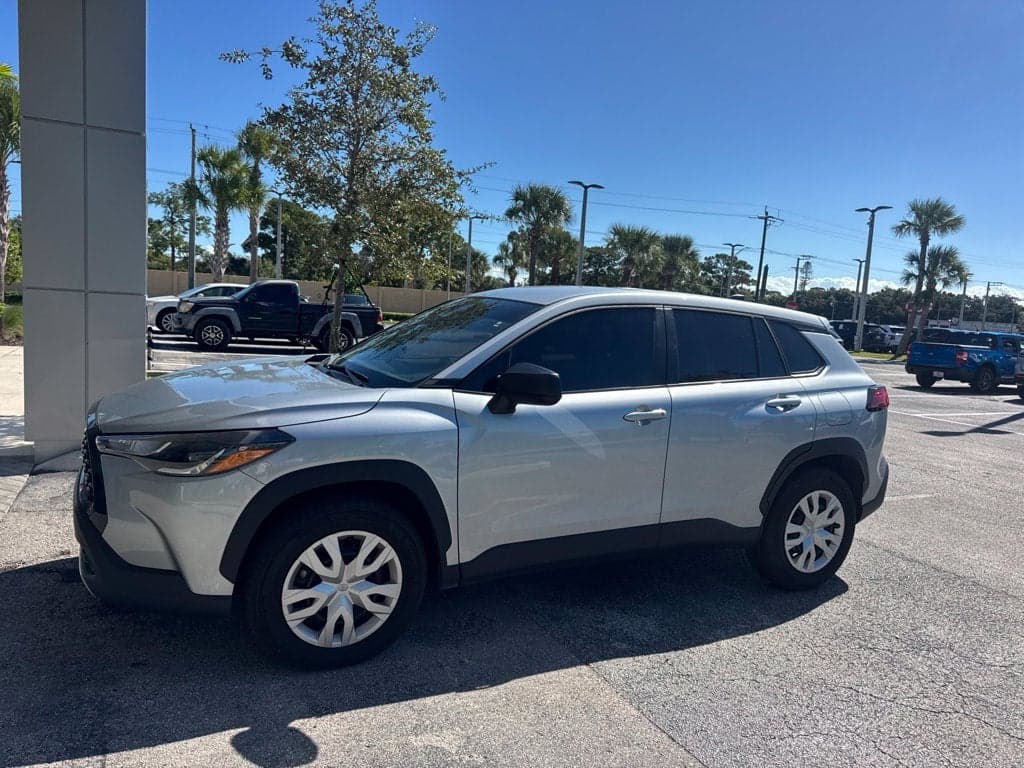 2025 Toyota Corolla Cross L — photo 1 of 5