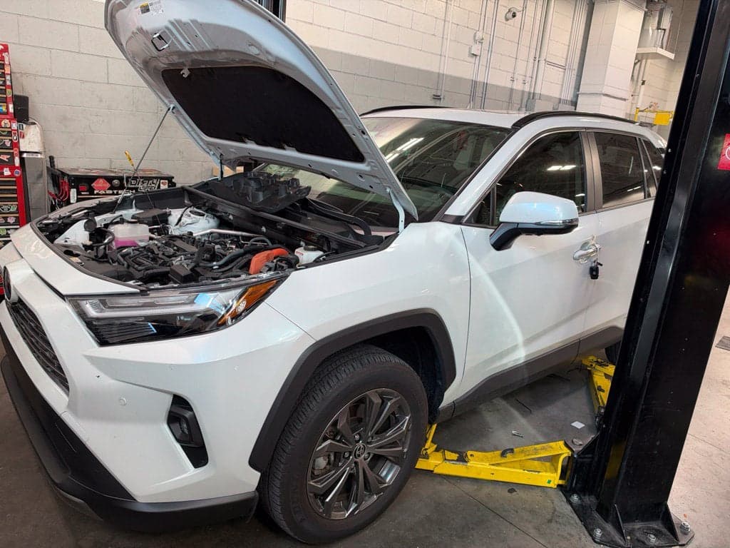 2025 Toyota RAV4 Hybrid Limited — photo 1 of 9