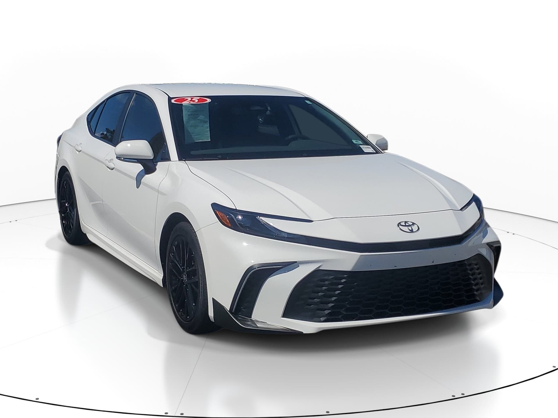 2025 Toyota Camry LE — photo 1 of 10