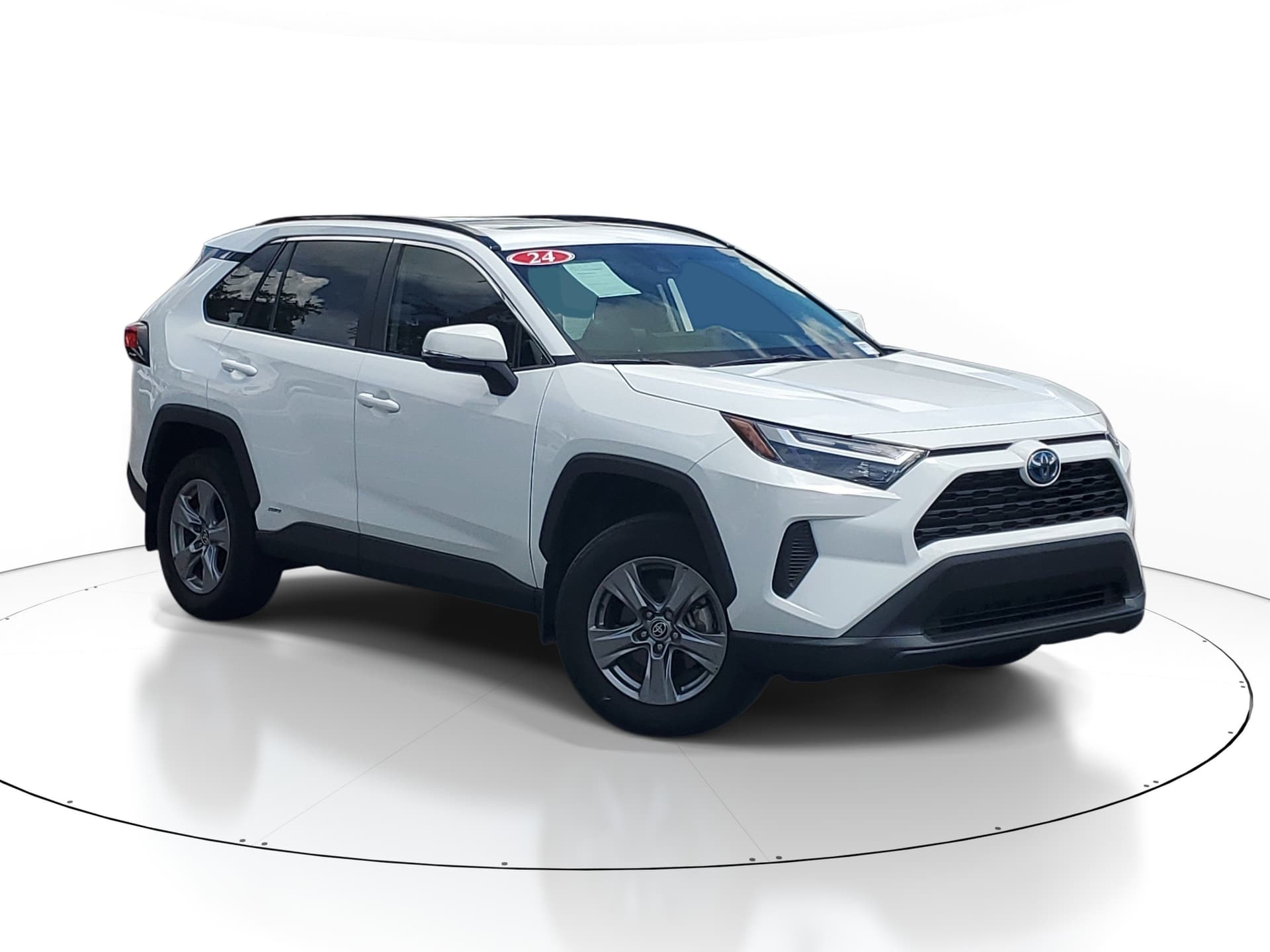 2024 Toyota RAV4 Hybrid XLE — photo 1 of 31
