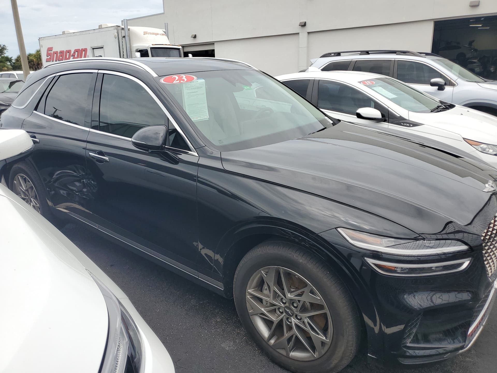 2023 Genesis GV70 2.5T — photo 1 of 22