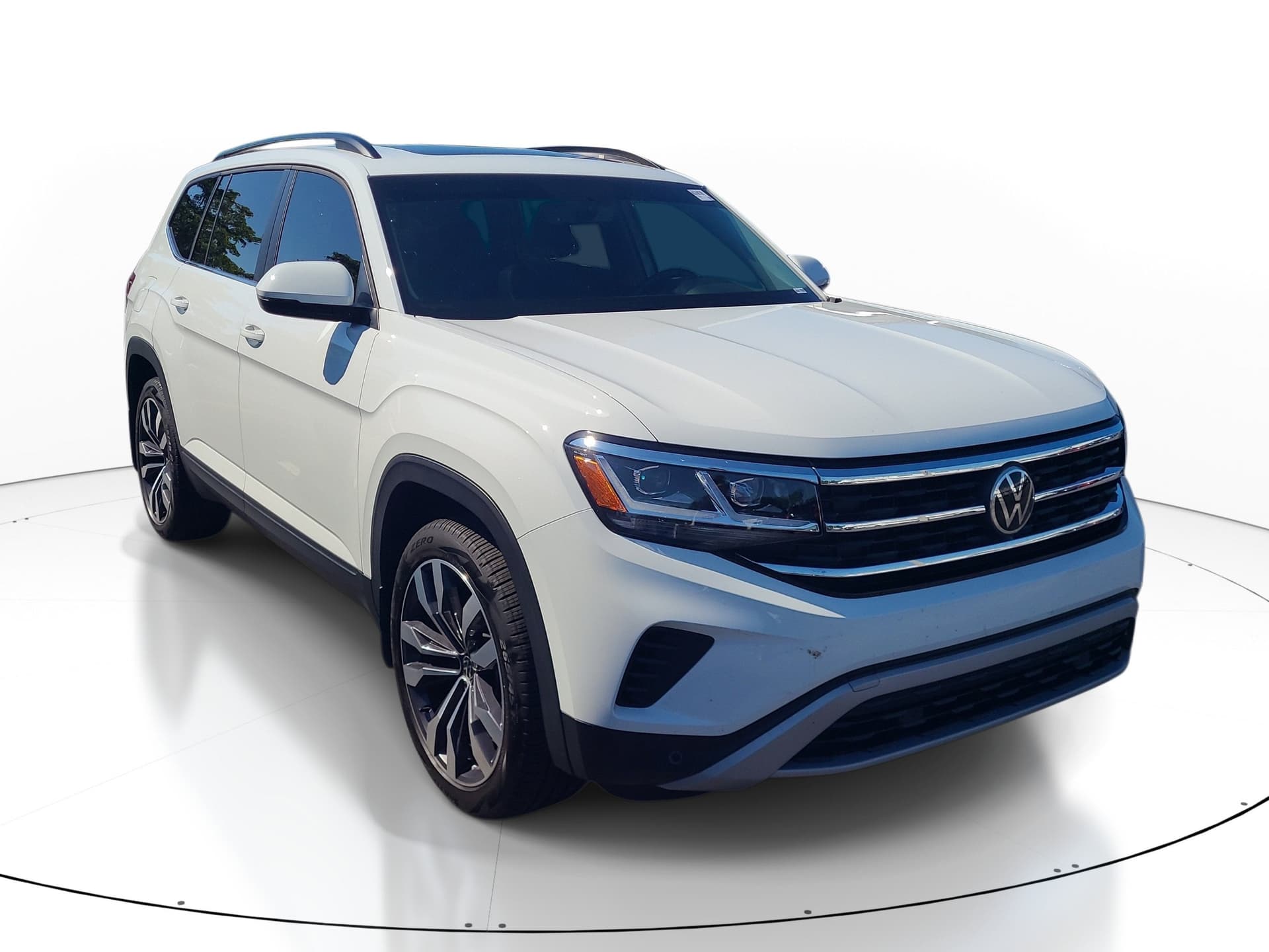 2022 Volkswagen Atlas 3.6L V6 SE w/Technology — photo 1 of 5