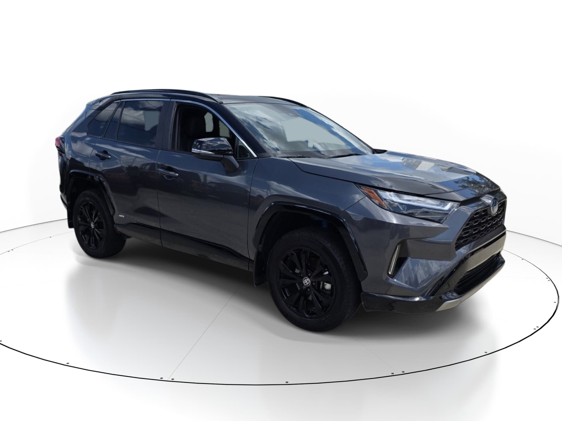 2024 Toyota RAV4 Hybrid XSE — photo 1 of 43
