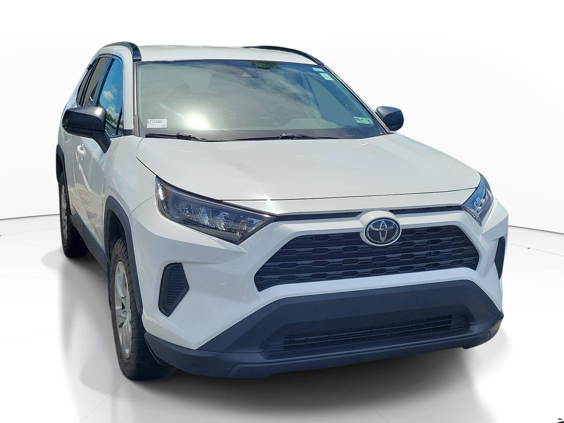2020 Toyota RAV4 LE — photo 1 of 21