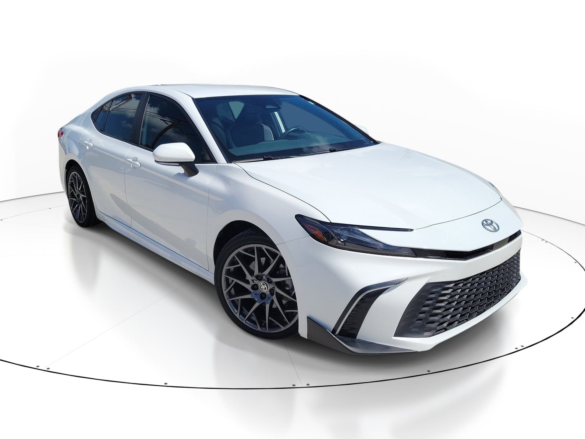 2025 Toyota Camry SE — photo 1 of 41