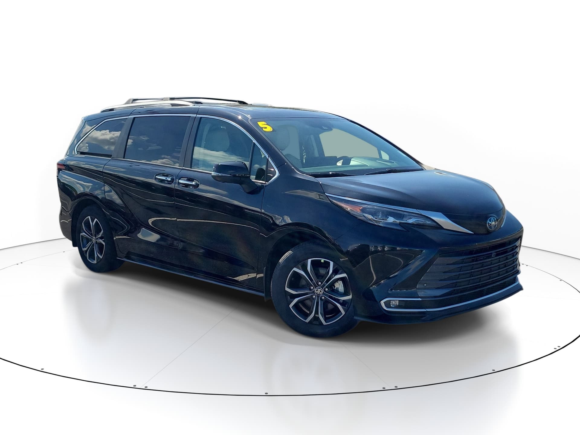2025 Toyota Sienna Platinum — photo 1 of 60