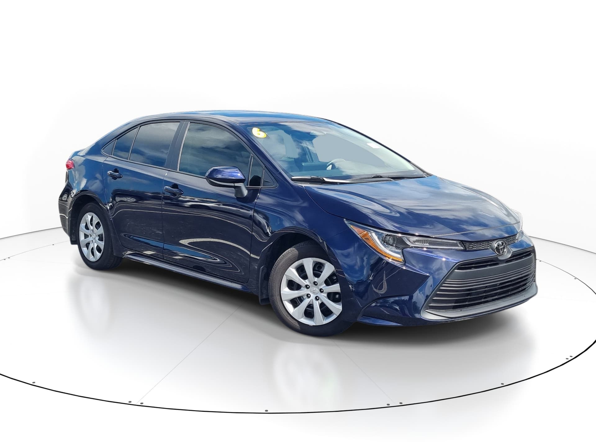 2025 Toyota Corolla LE — photo 1 of 60