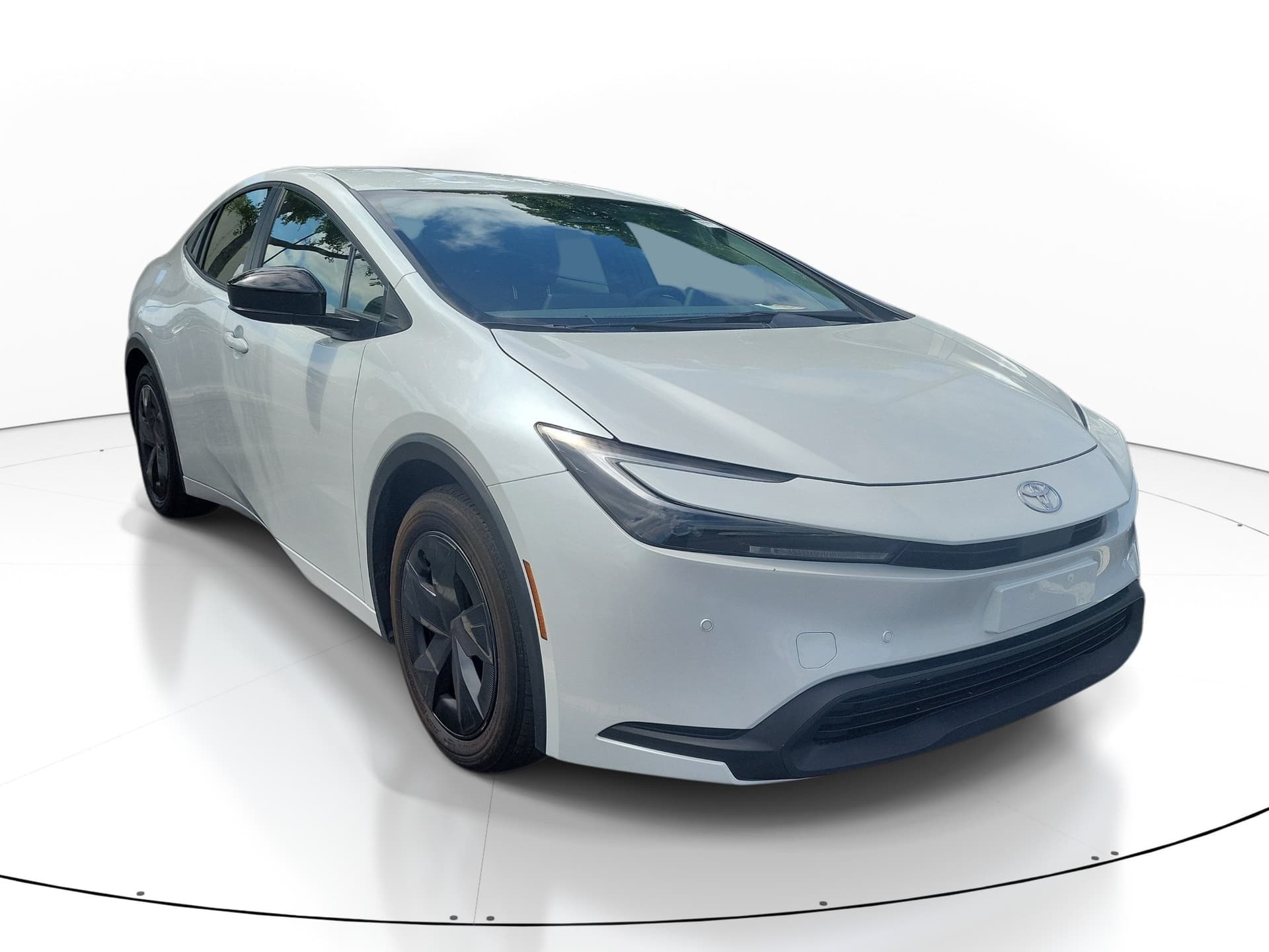 2026 Toyota Prius LE — photo 1 of 25