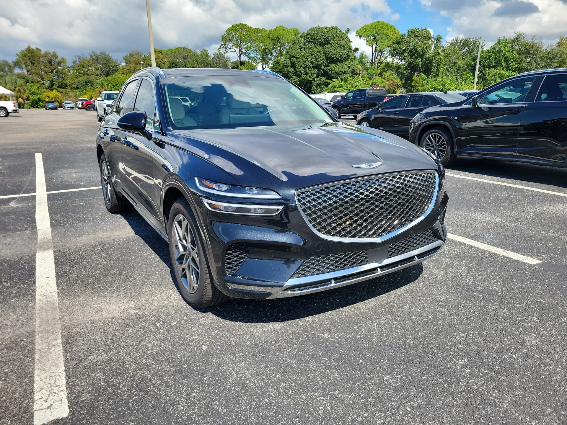 2023 Genesis GV70 2.5T — photo 1 of 5