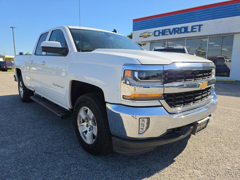 2017 Chevrolet Silverado 1500 LT — photo 1 of 5