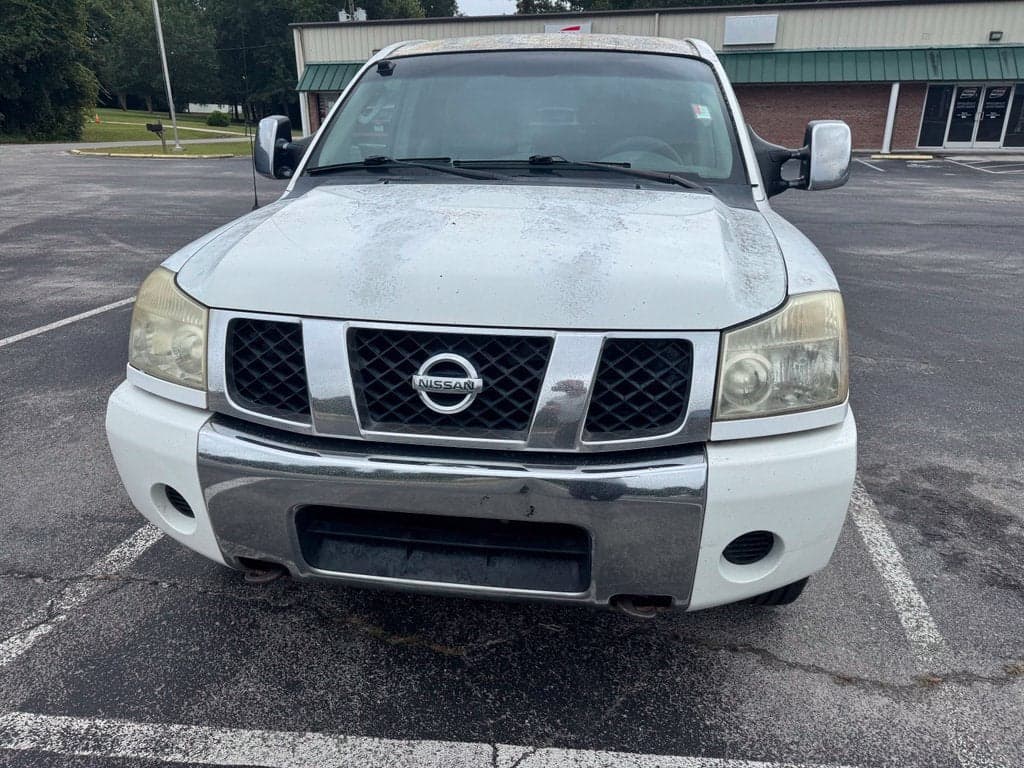 2005 Nissan Titan SE — photo 1 of 8