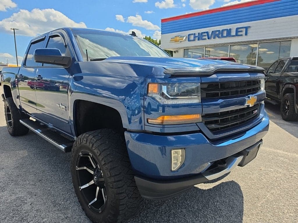 2018 Chevrolet Silverado 1500 LT — photo 1 of 9