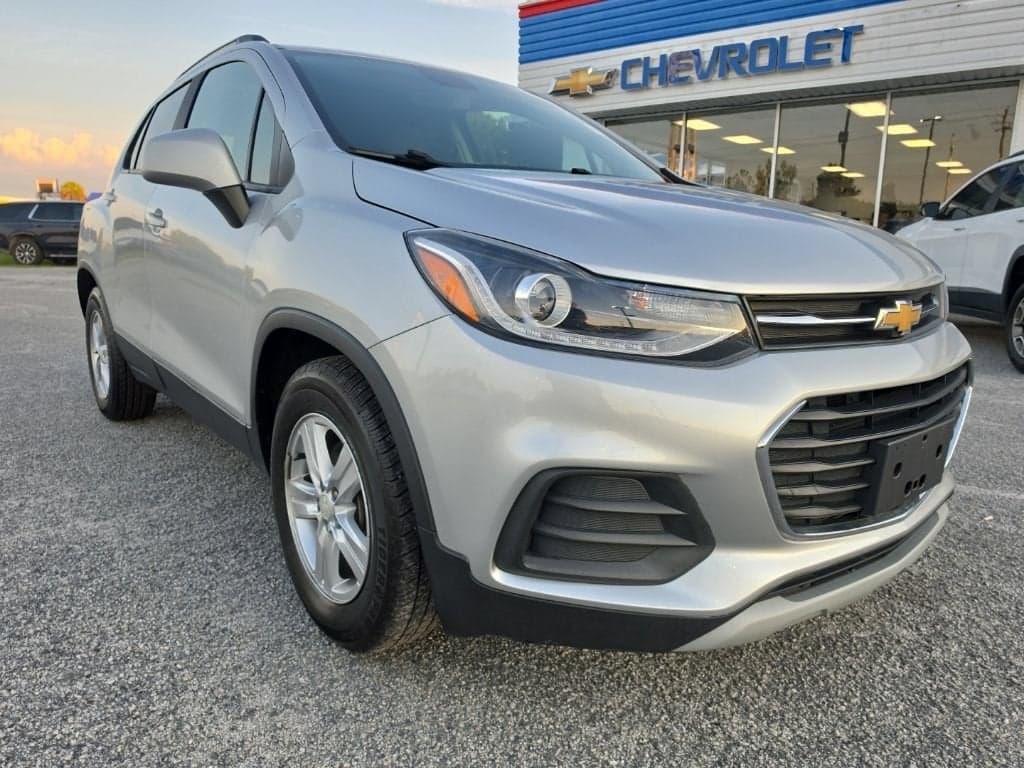 2021 Chevrolet Trax LT — photo 1 of 9