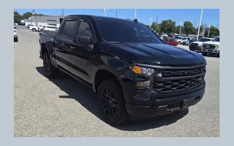 2022 Chevrolet Silverado 1500 Custom — photo 1 of 8