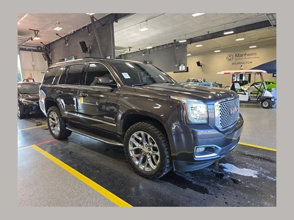 2017 GMC Yukon Denali — photo 1 of 9
