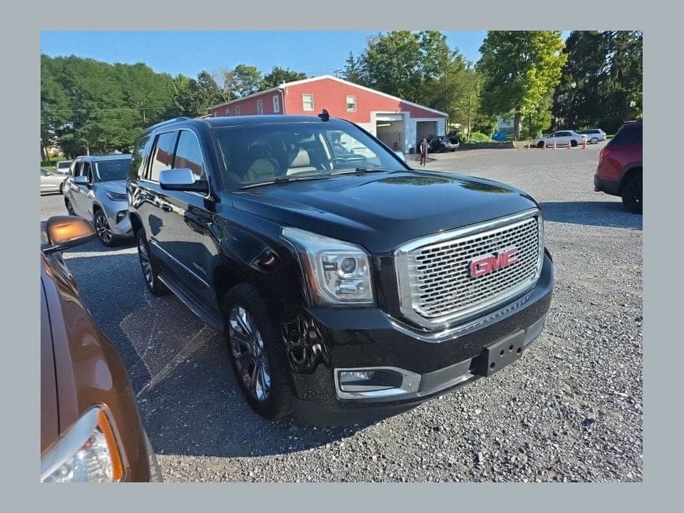 2016 GMC Yukon Denali — photo 1 of 8