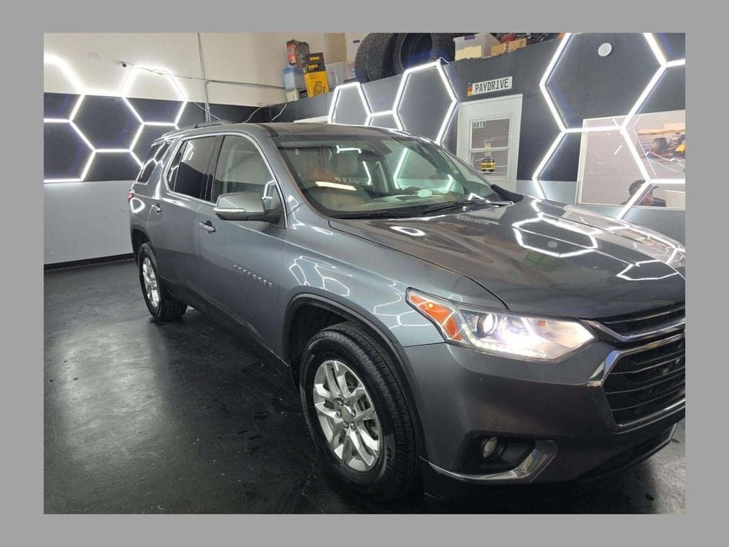 2021 Chevrolet Traverse Base — photo 1 of 8