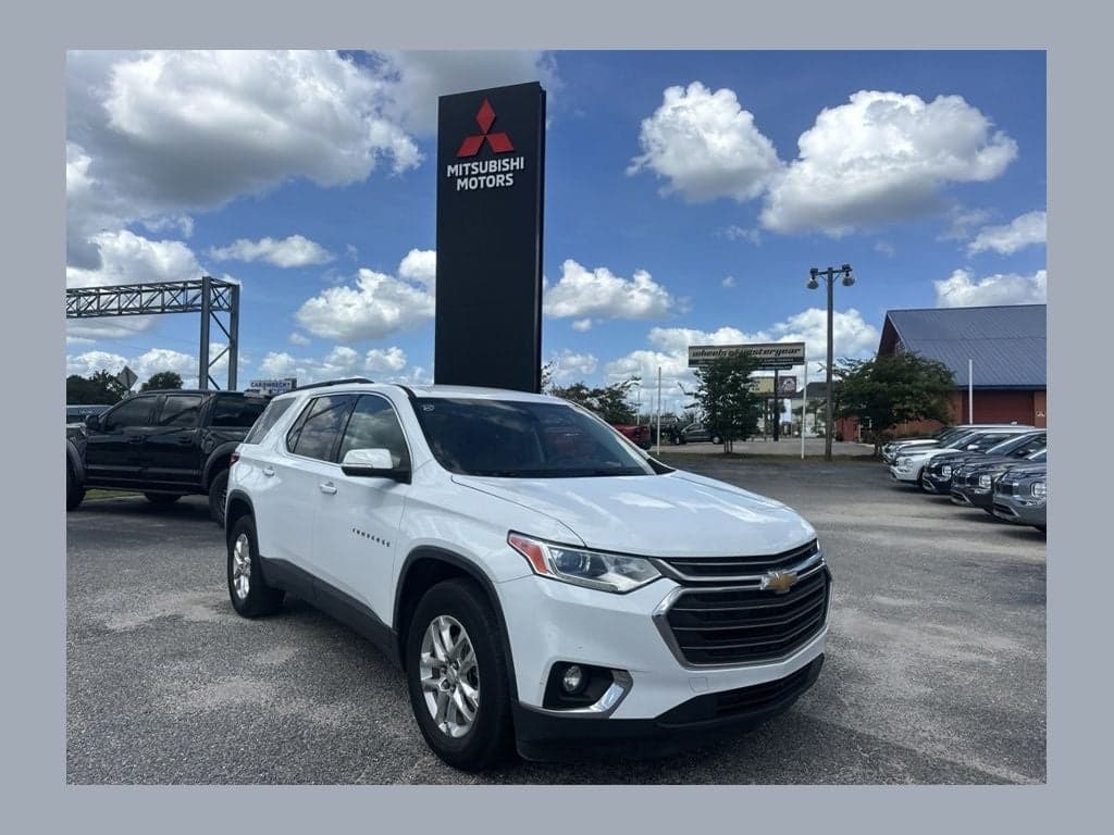 2021 Chevrolet Traverse Base — photo 1 of 15