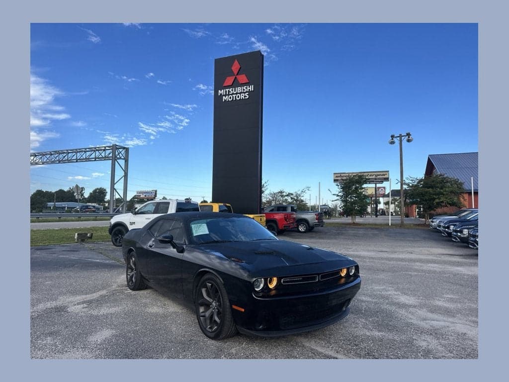 2018 Dodge Challenger SXT — photo 1 of 14