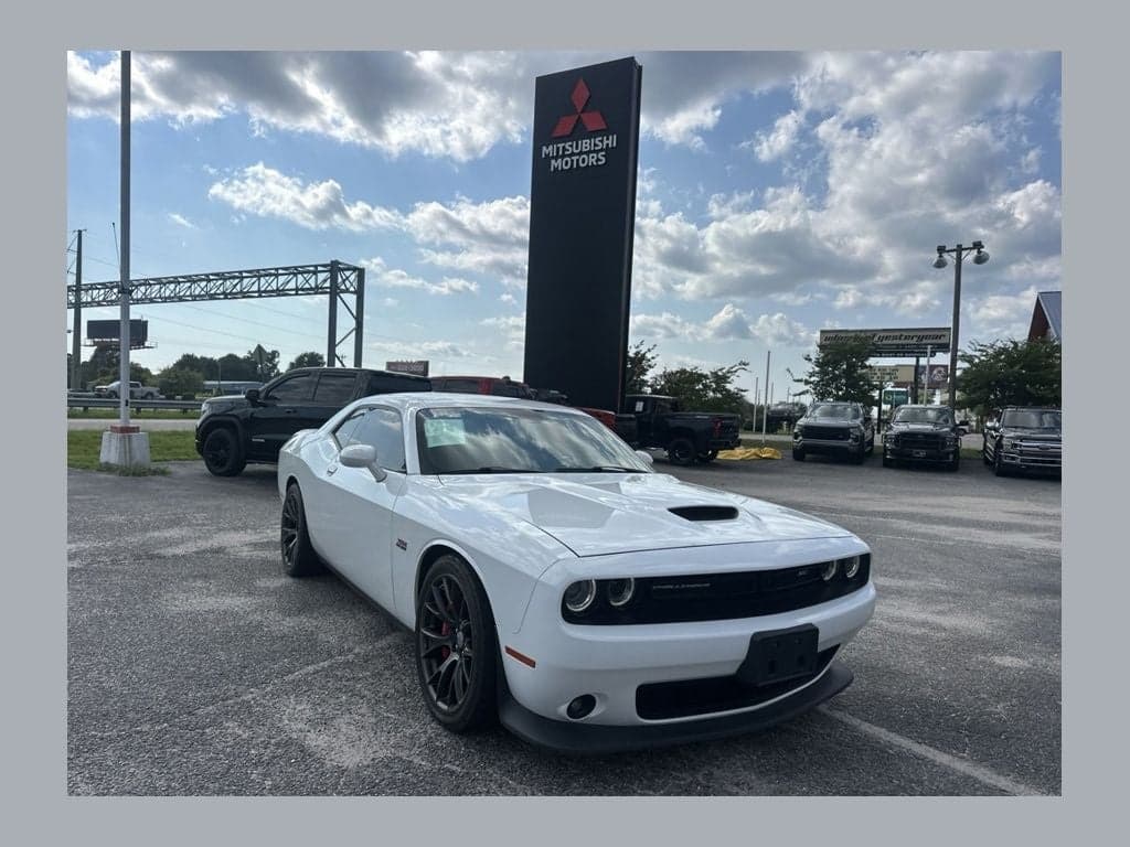 2016 Dodge Challenger SRT 392 — photo 1 of 14
