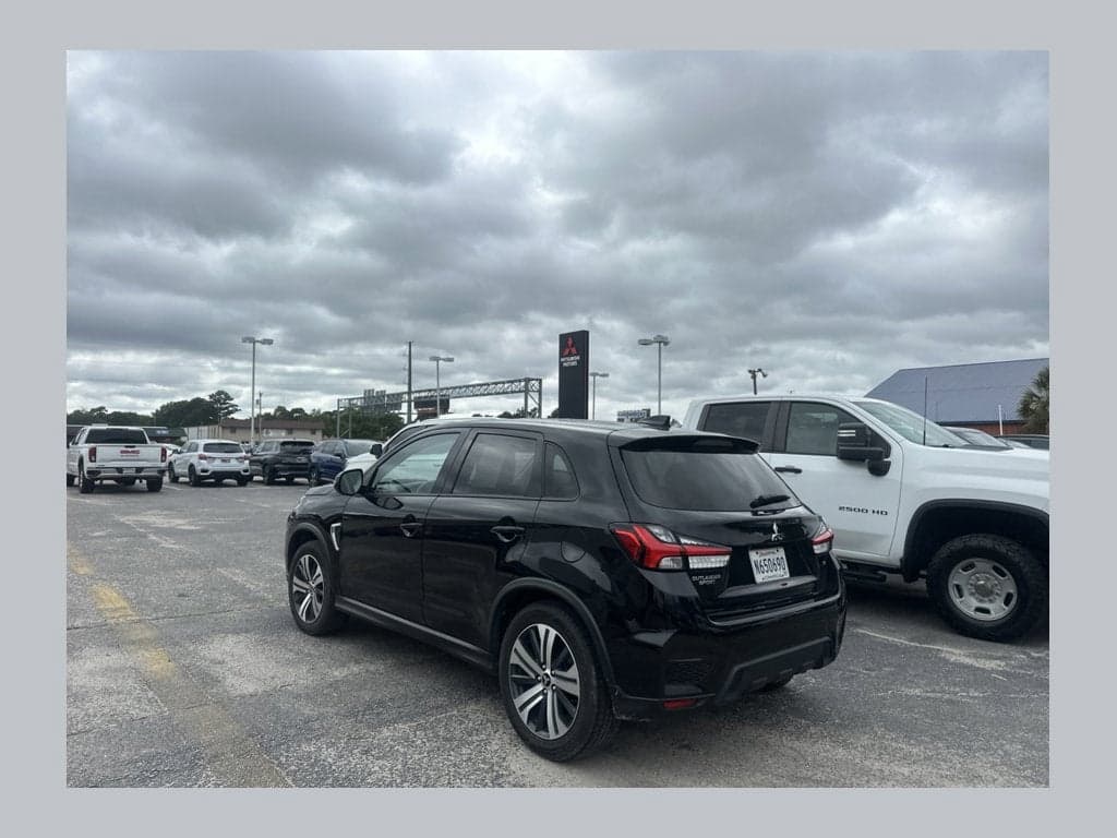 2024 Mitsubishi Outlander Sport ES — photo 1 of 11