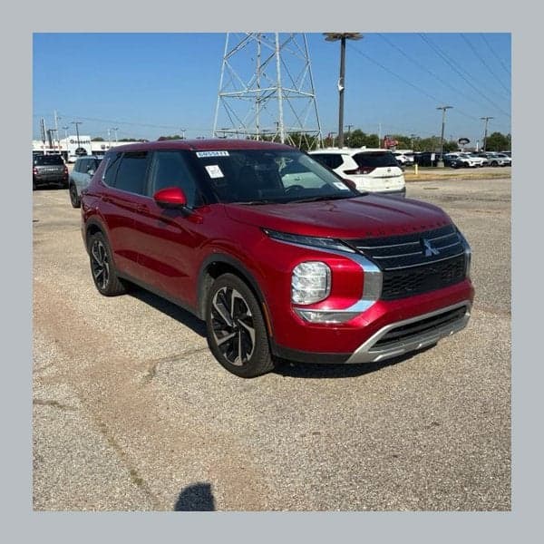 2024 Mitsubishi Outlander SE — photo 1 of 10