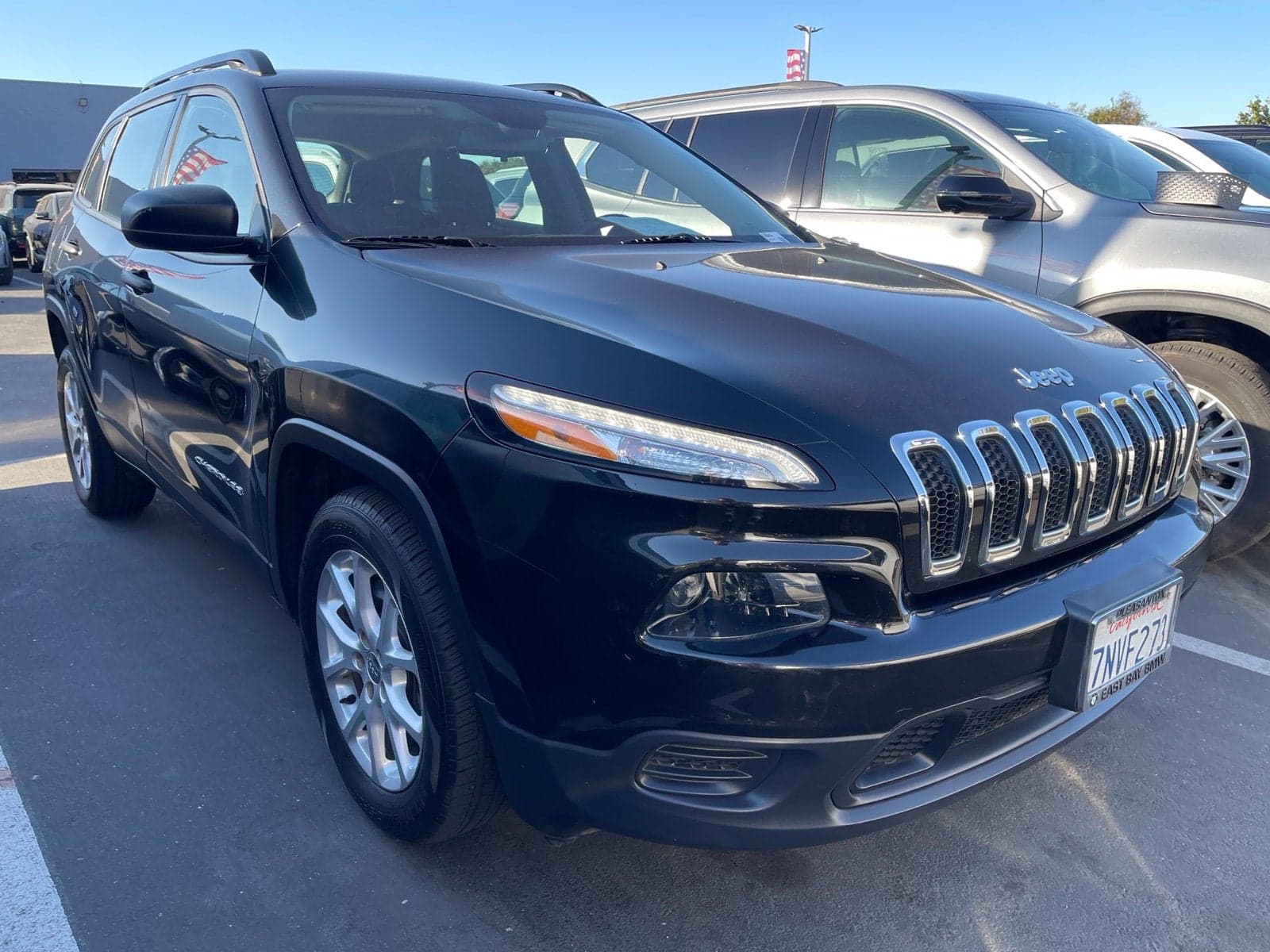 2016 Jeep Cherokee Sport — photo 1 of 5