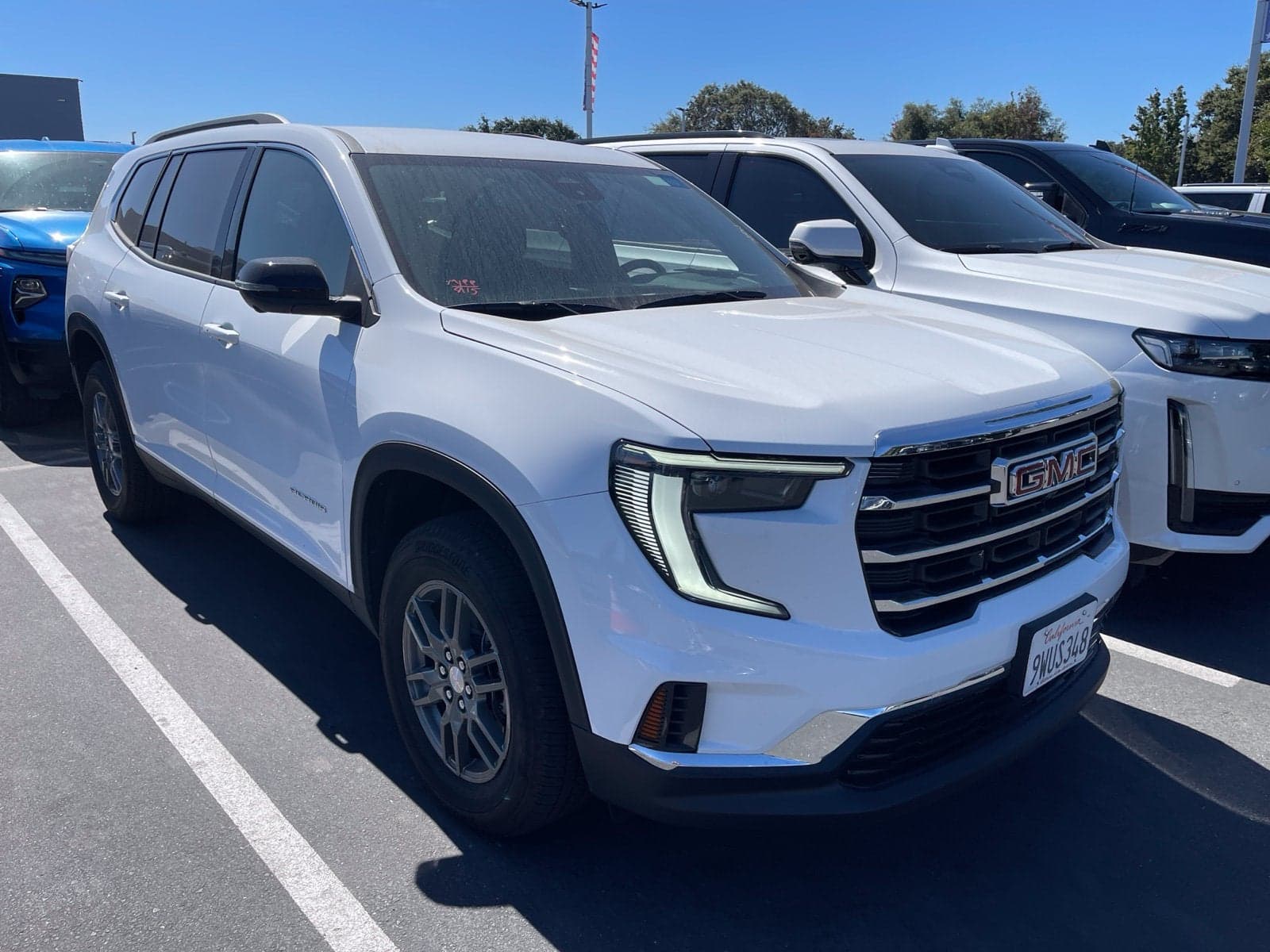 2026 GMC Acadia FWD Elevation — photo 1 of 7