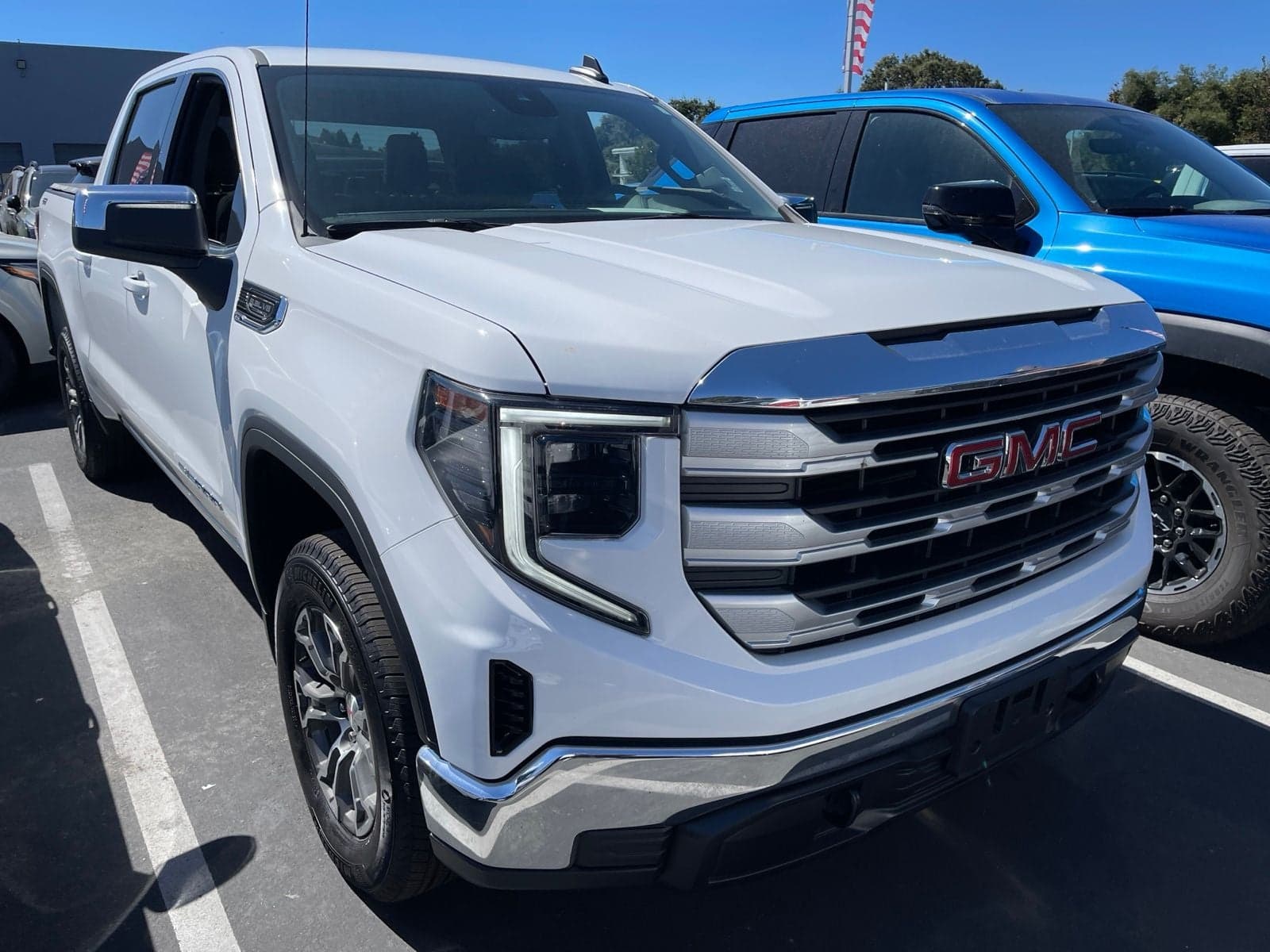 2024 GMC Sierra 1500 SLE — photo 1 of 7
