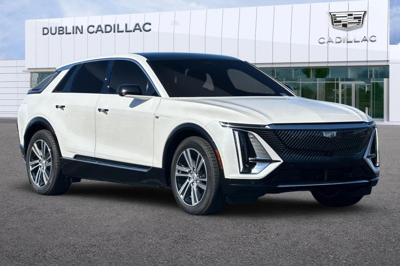 2025 Cadillac LYRIQ Luxury — photo 1 of 7