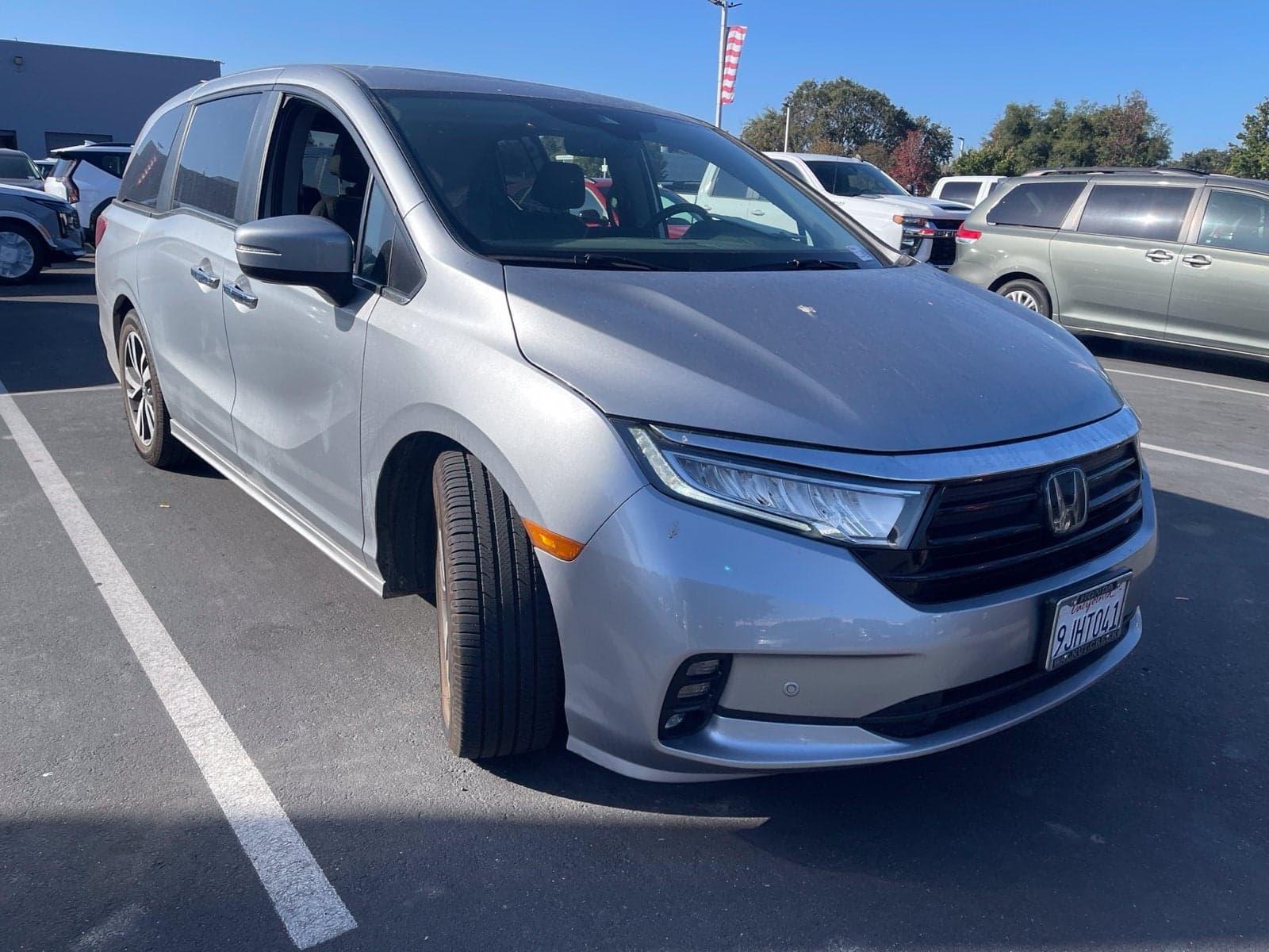 2024 Honda Odyssey Touring — photo 1 of 7