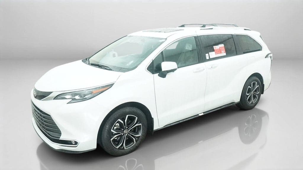 2026 Toyota Sienna Platinum — photo 1 of 5