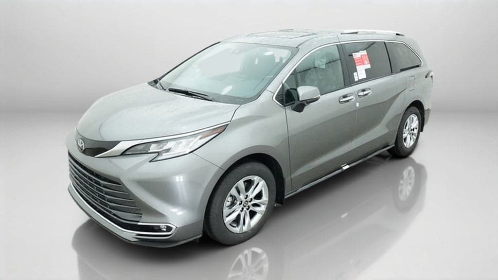2026 Toyota Sienna Limited — photo 1 of 5