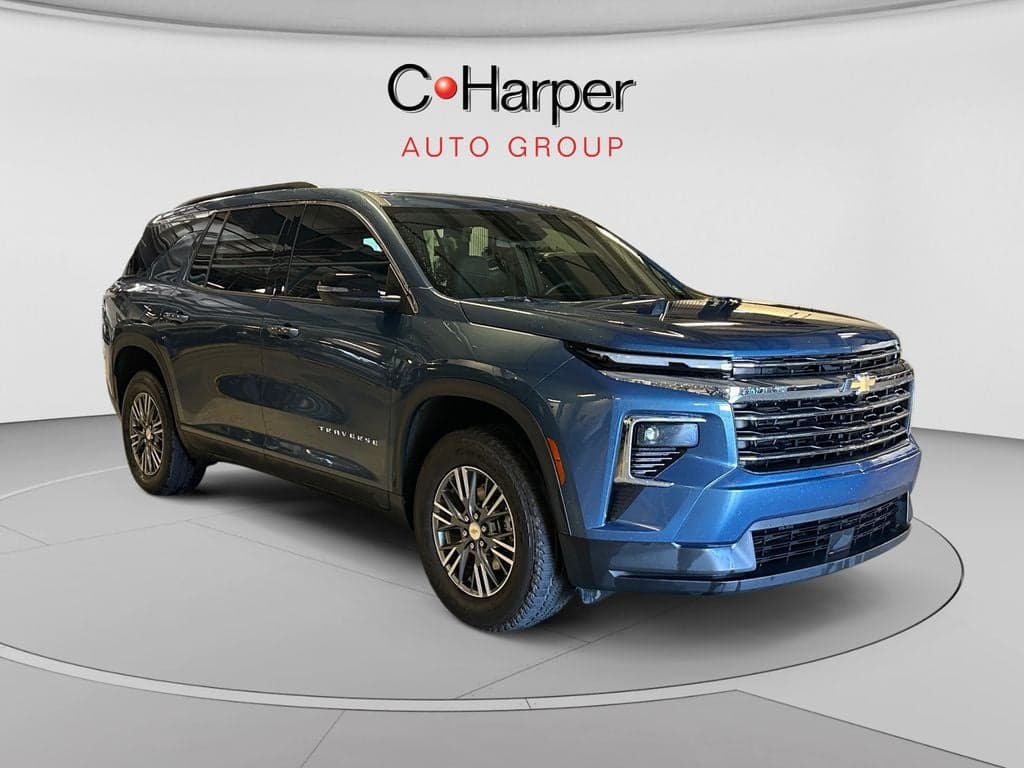 2025 Chevrolet Traverse Base — photo 1 of 23