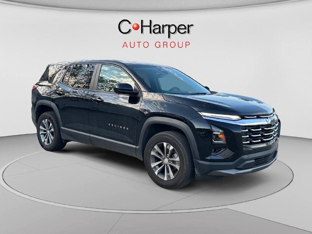 2025 Chevrolet Equinox FWD LT — photo 1 of 5
