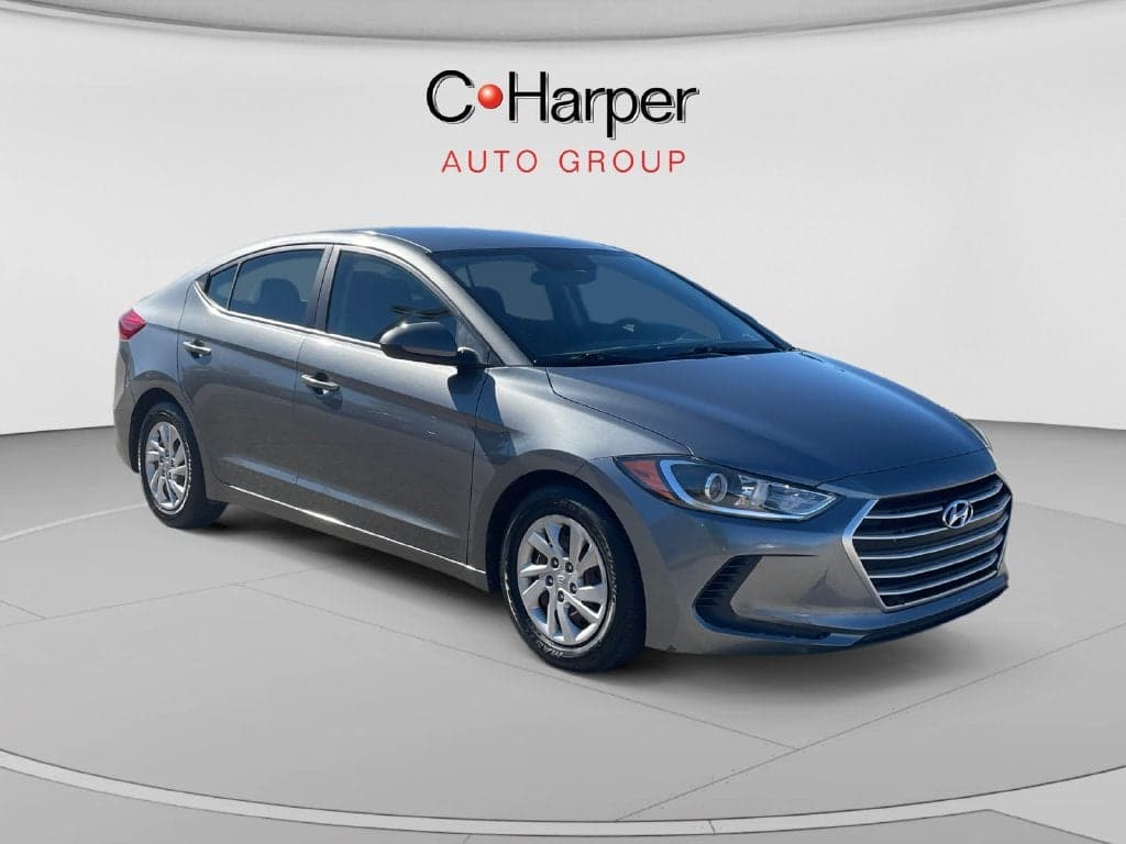 2018 Hyundai Elantra SE — photo 1 of 21