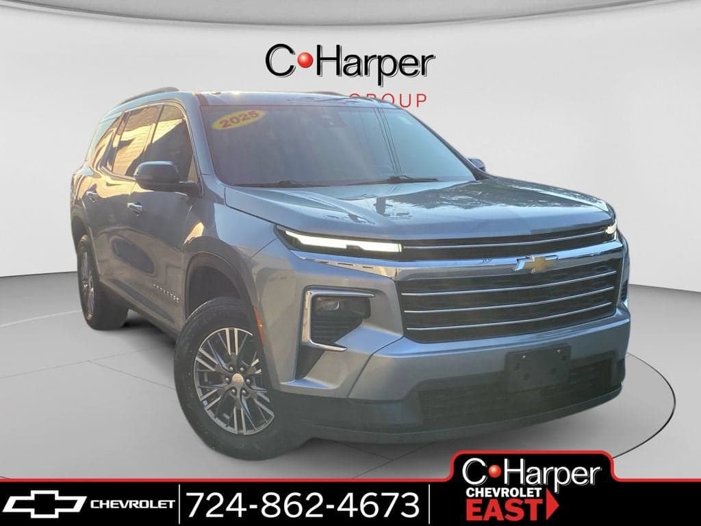 2025 Chevrolet Traverse AWD LT — photo 1 of 49