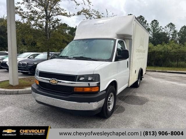 2021 Chevrolet Express Commercial Cutaway Base — photo 1 of 3