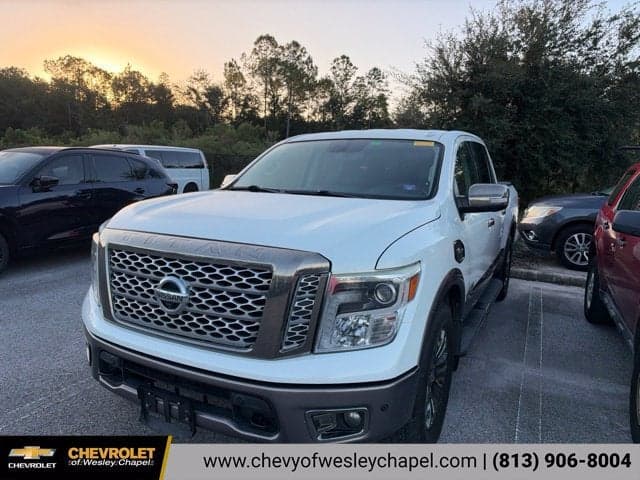 2017 Nissan Titan Platinum Reserve — photo 1 of 5