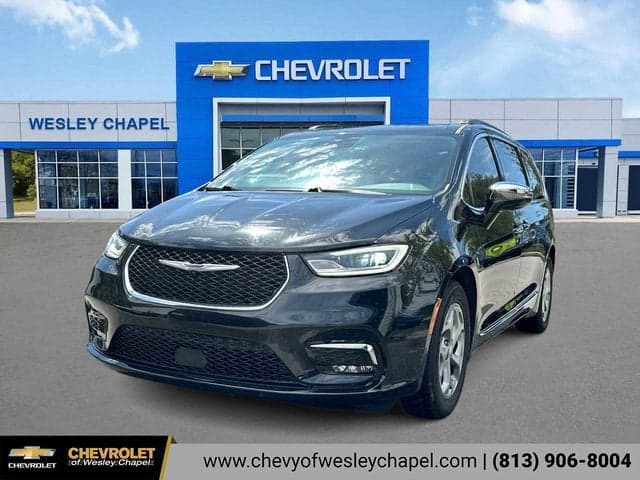 2023 Chrysler Pacifica Limited — photo 1 of 27