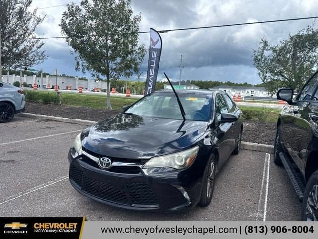 2016 Toyota Camry SE — photo 1 of 8
